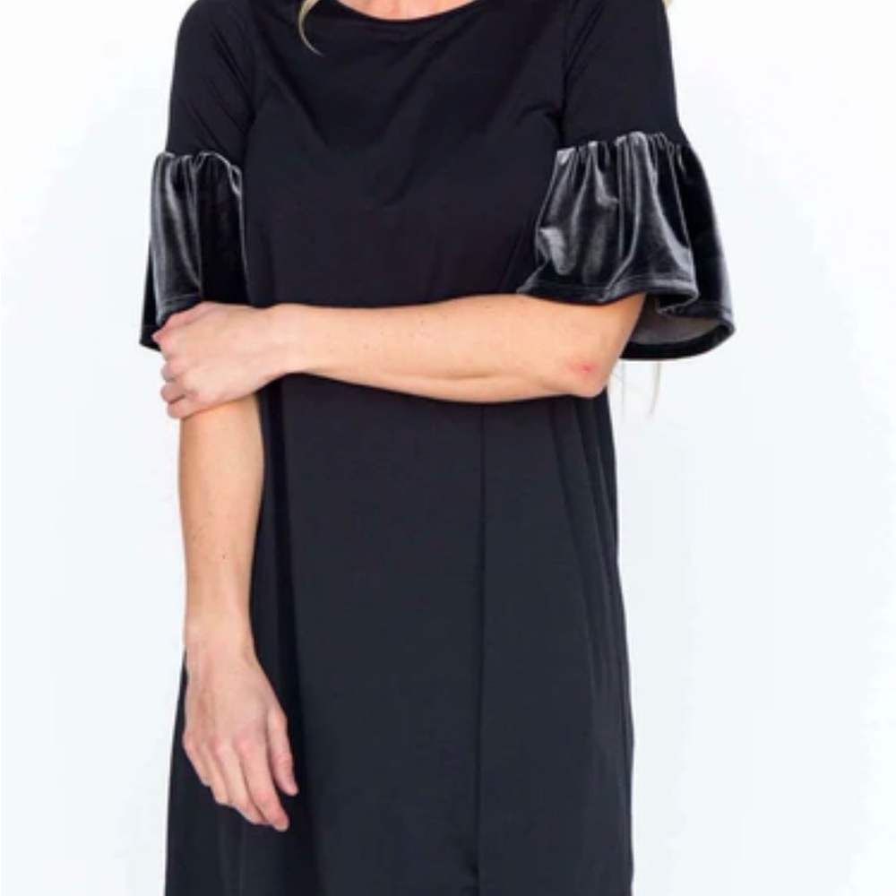 NEW Agnes and Dora Adore Velvet Sleeve Tunic‎ Dress Small Black Party Holiday